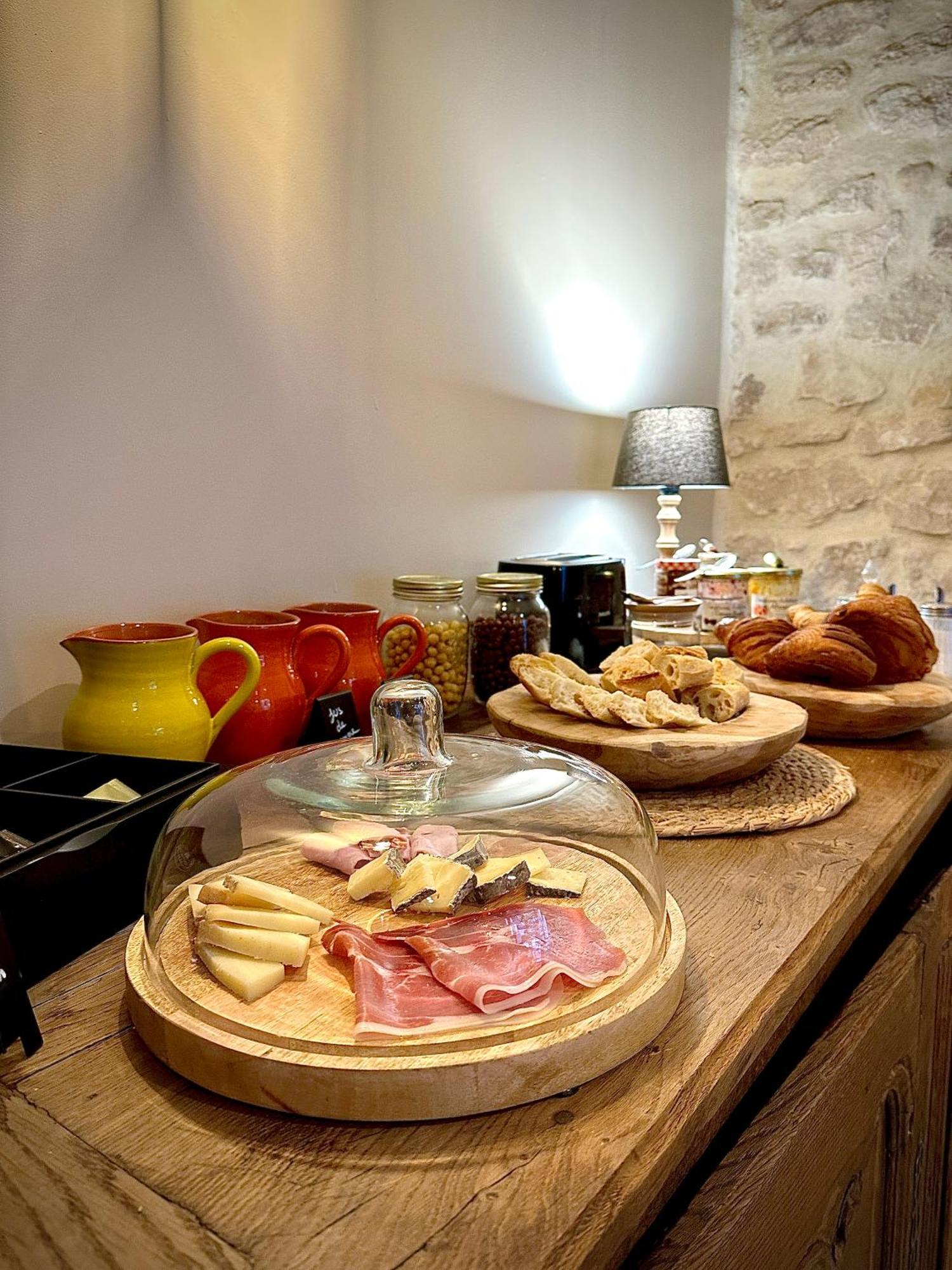 Maison Roucas - Restaurant Et Chambres D'Hotes Solérieux 외부 사진