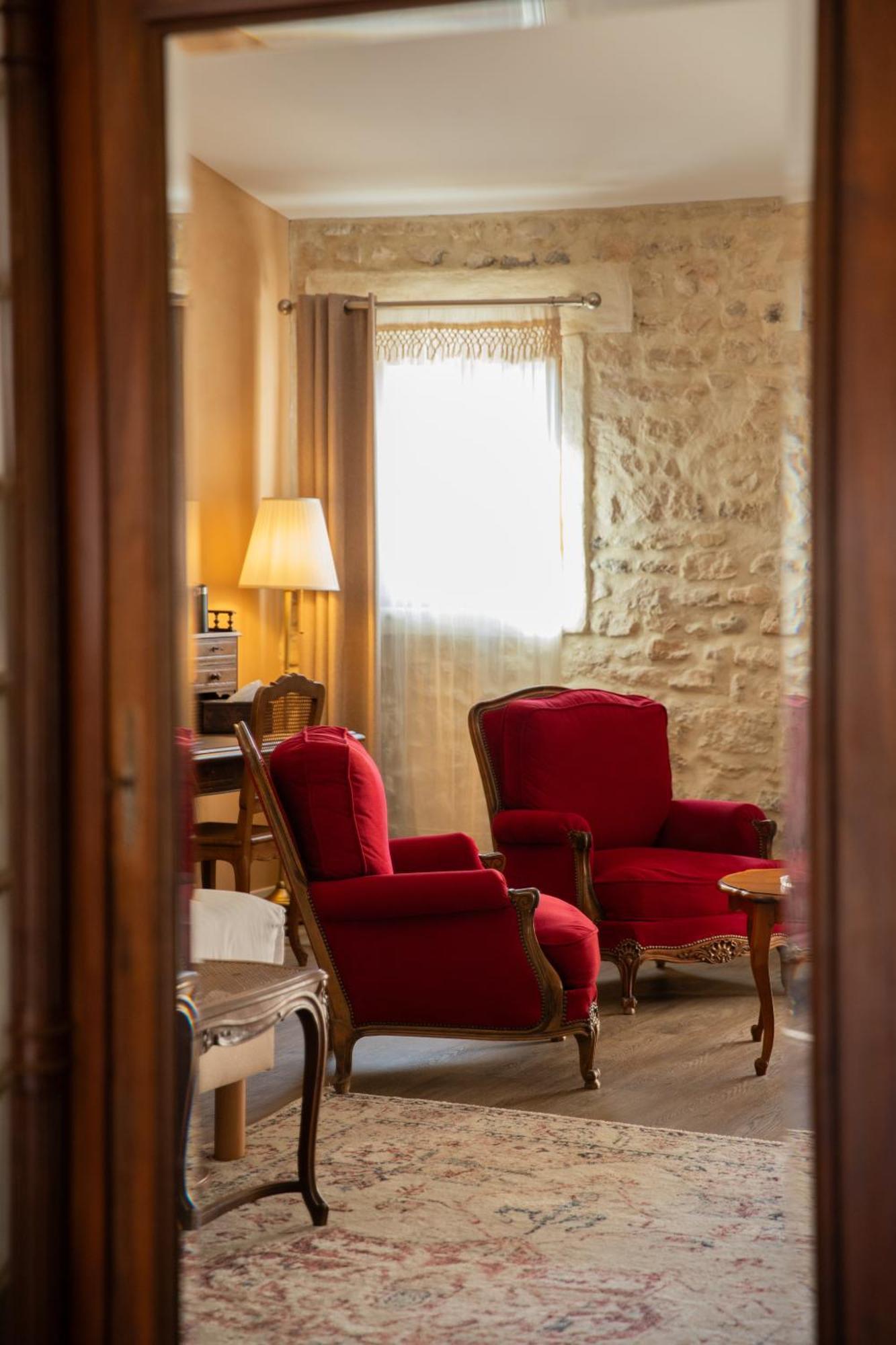Maison Roucas - Restaurant Et Chambres D'Hotes Solérieux 외부 사진