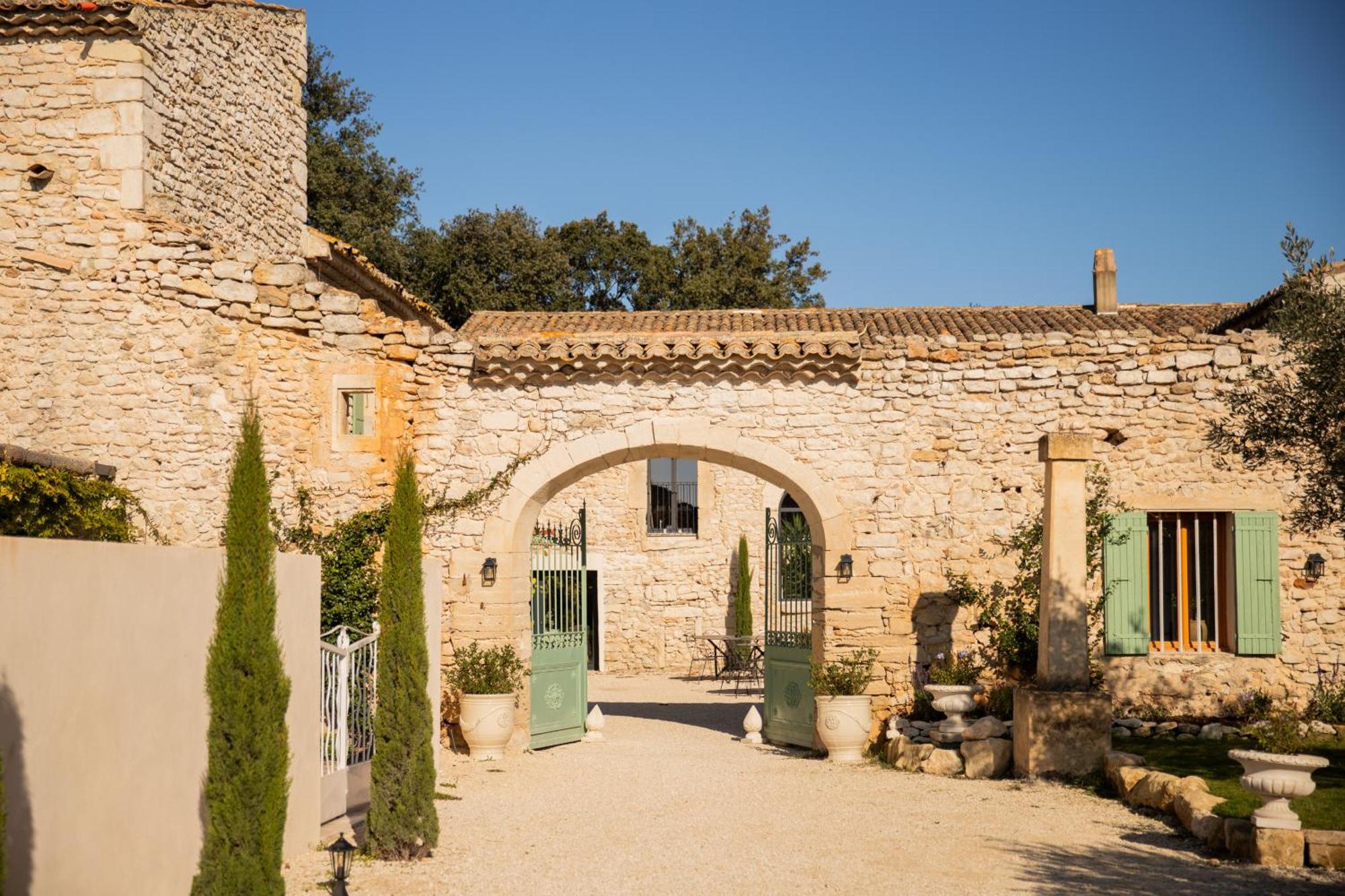 Maison Roucas - Restaurant Et Chambres D'Hotes Solérieux 외부 사진